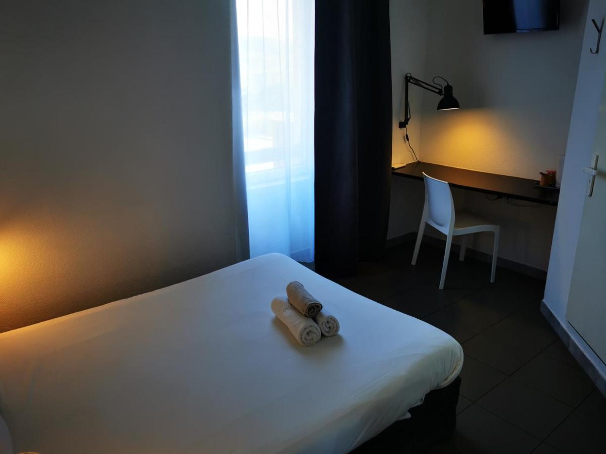 Hotel Le Ponson โอเบอนา ภายนอก รูปภาพ