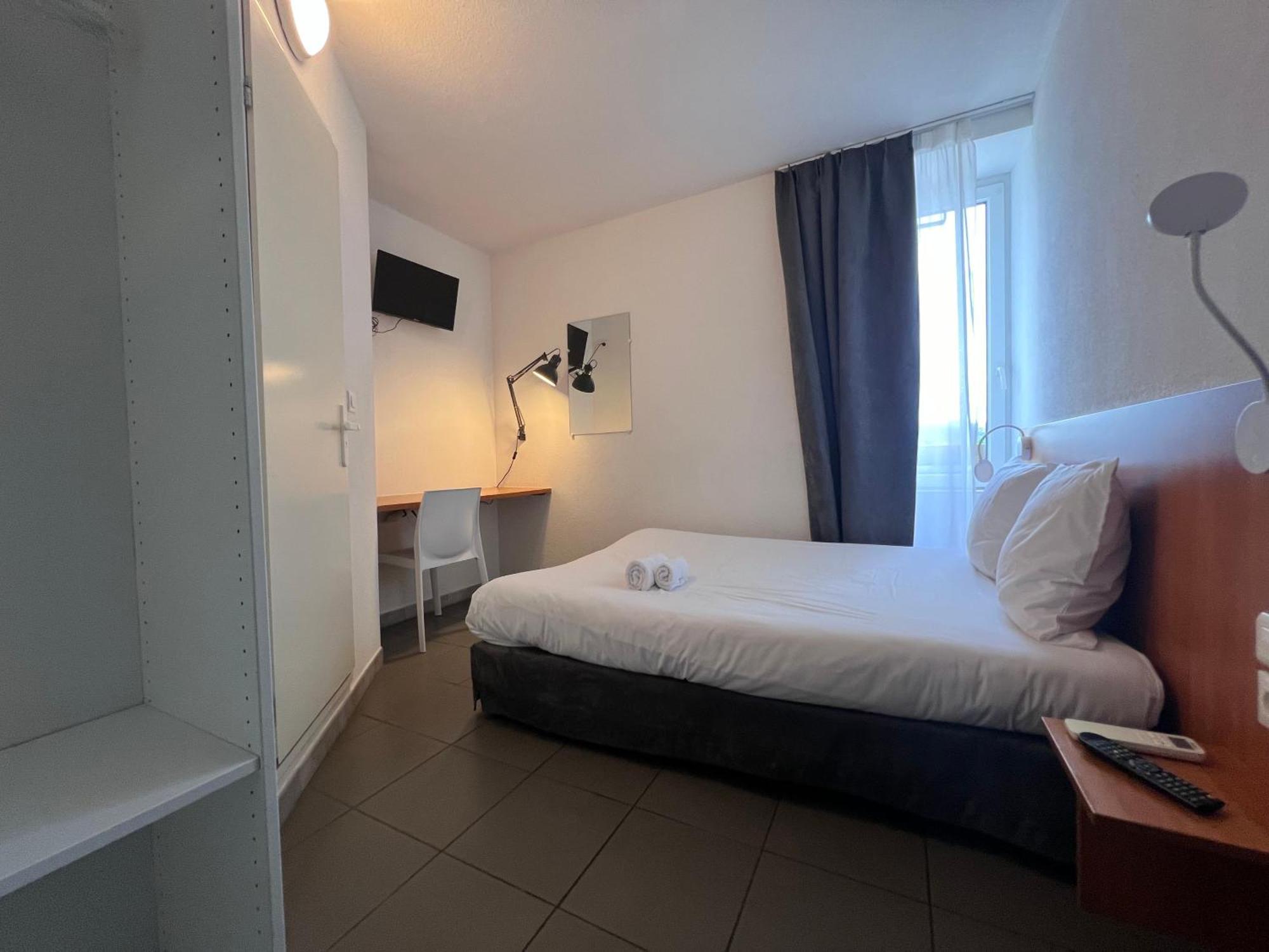Hotel Le Ponson โอเบอนา ภายนอก รูปภาพ