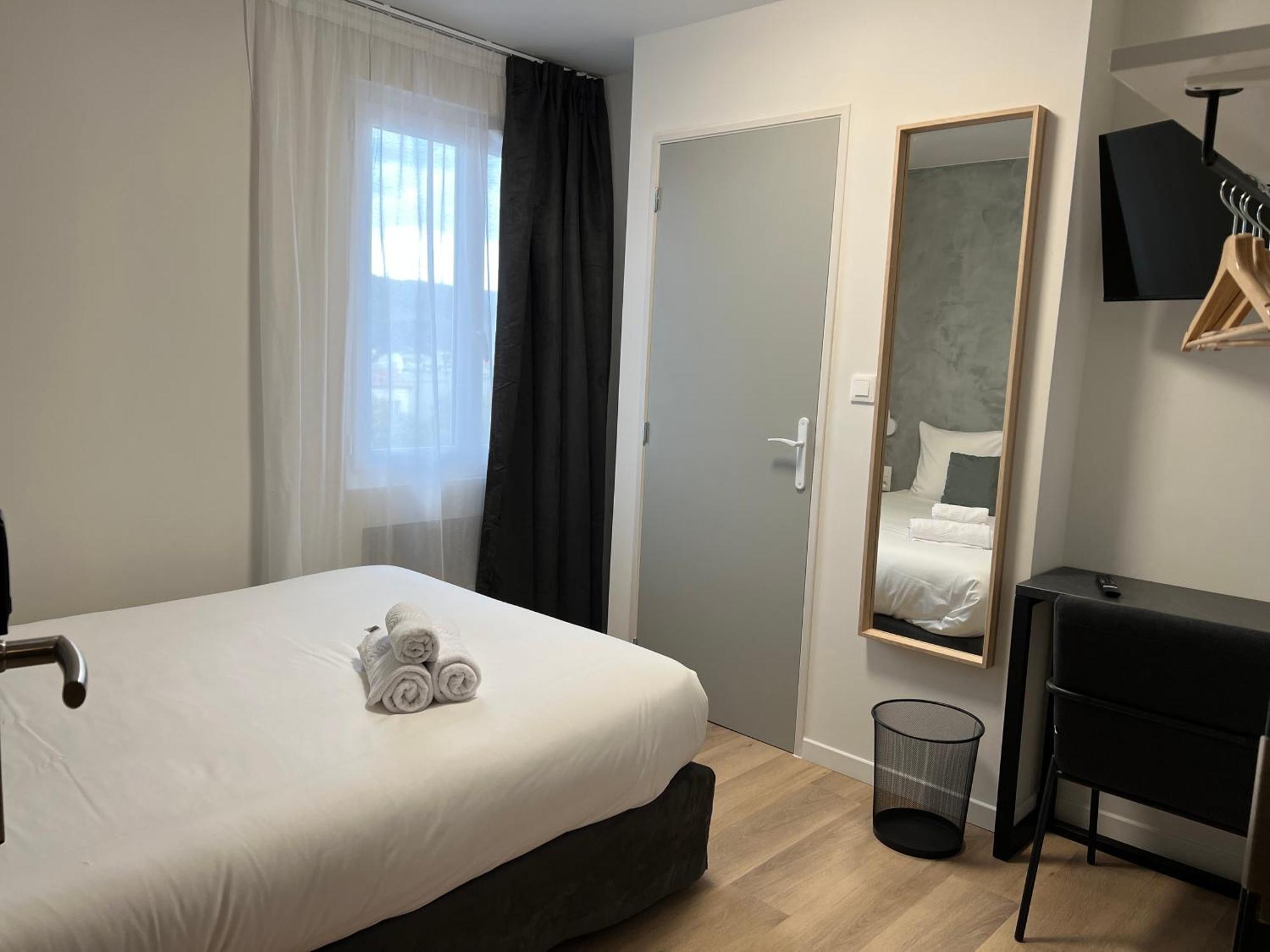 Hotel Le Ponson โอเบอนา ภายนอก รูปภาพ