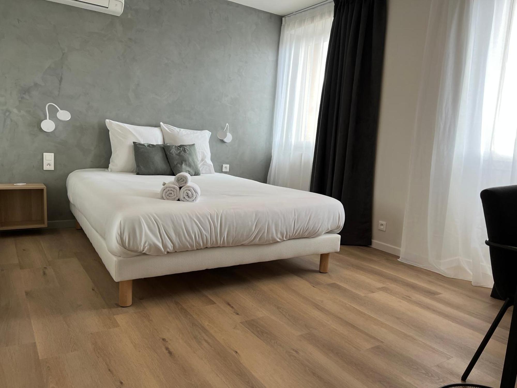 Hotel Le Ponson โอเบอนา ภายนอก รูปภาพ